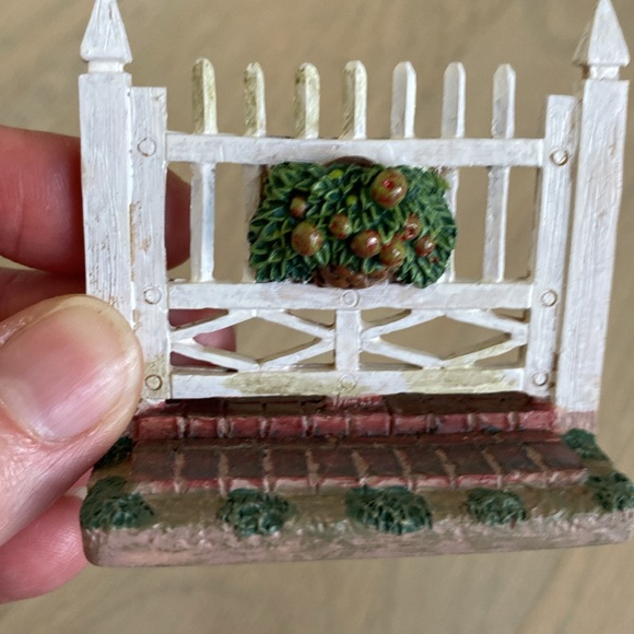 Williamsburg Decorated Gate and Fence - Set of 5 - Lang and Wise - Picture 4 of 8